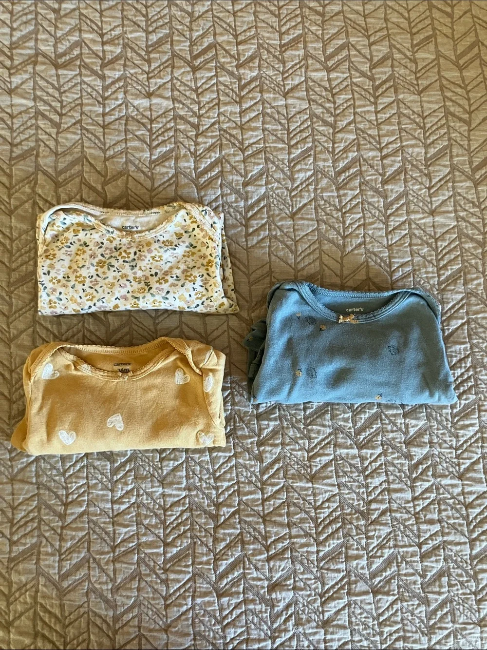 🌟 3 for $12 • carters 24M onesies